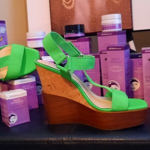 Jessica Simpson wedges